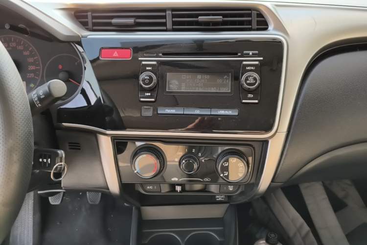 Used Honda City 2015 1.5L manual Comfort version Audio And AC Panel