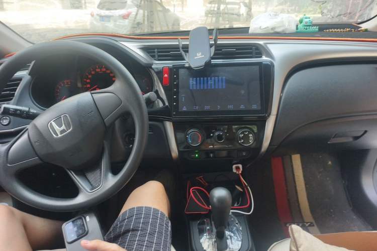 Used Honda City 2015 1.5L CVT Comfort Version Center Console