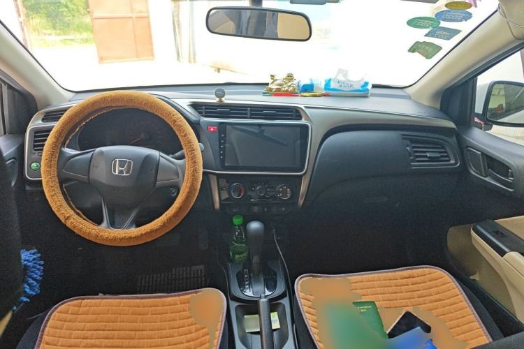 Used Honda City 2015 1.5L CVT Comfort Version Center Console