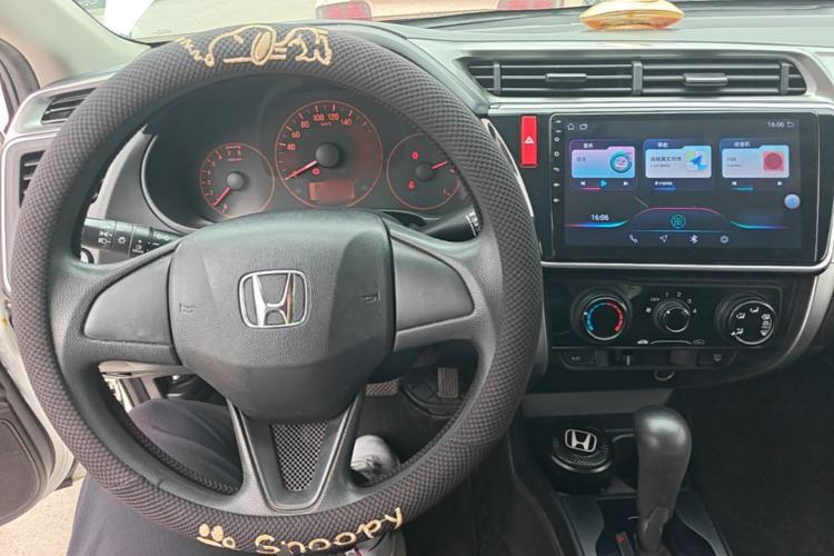Used Honda City 2015 1.5L CVT Comfort Version Center Console