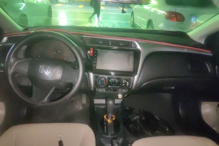 Used Honda City 2015 1.5L CVT Comfort Version Center Console