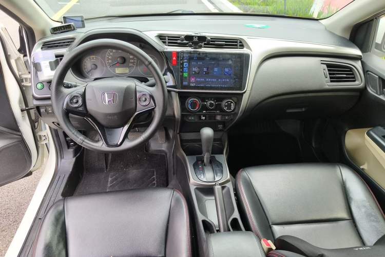 Used Honda City 2015 1.5L CVT Comfort Version Center Console