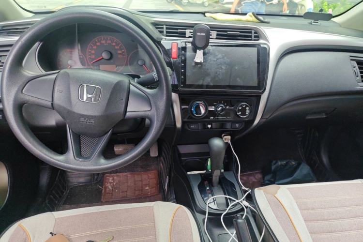 Used Honda City 2015 1.5L CVT Comfort Version Center Console
