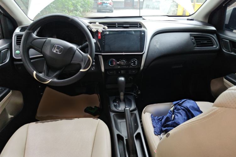 Used Honda City 2015 1.5L CVT Comfort Version Center Console