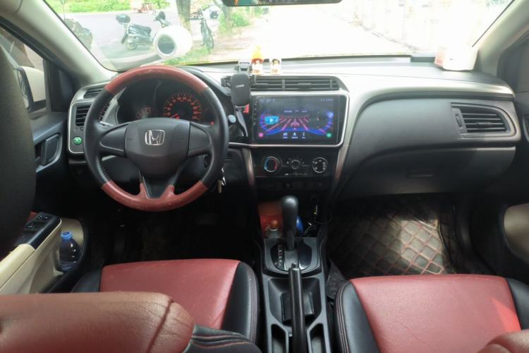 Used Honda City 2015 1.5L CVT Comfort Version Center Console