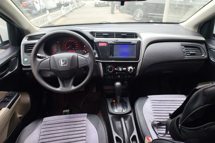 Used Honda City 2015 1.5L CVT Comfort Version Center Console