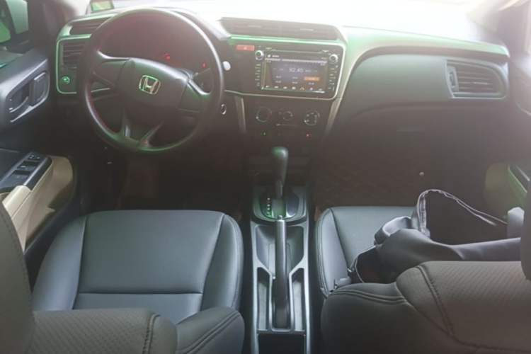 Used Honda City 2015 1.5L CVT Comfort Version Center Console
