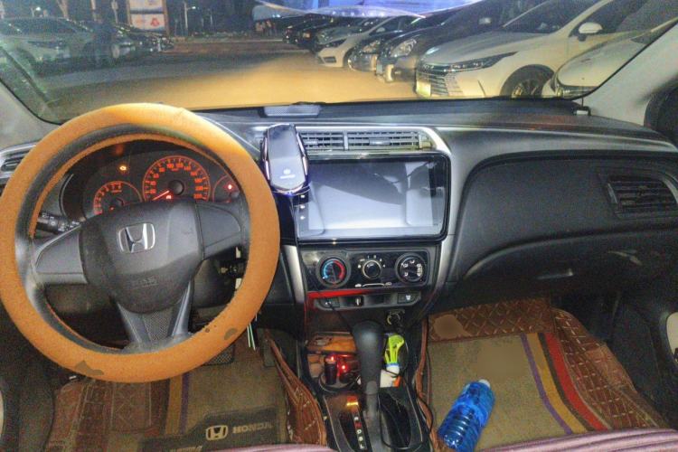 Used Honda City 2015 1.5L CVT Comfort Version Center Console