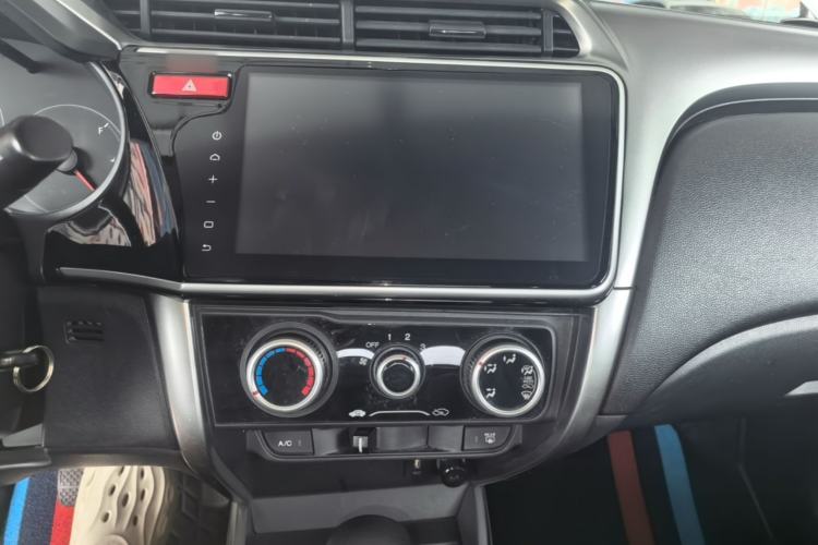 Used Honda City 2015 1.5L CVT Luxury Edition Center Console
