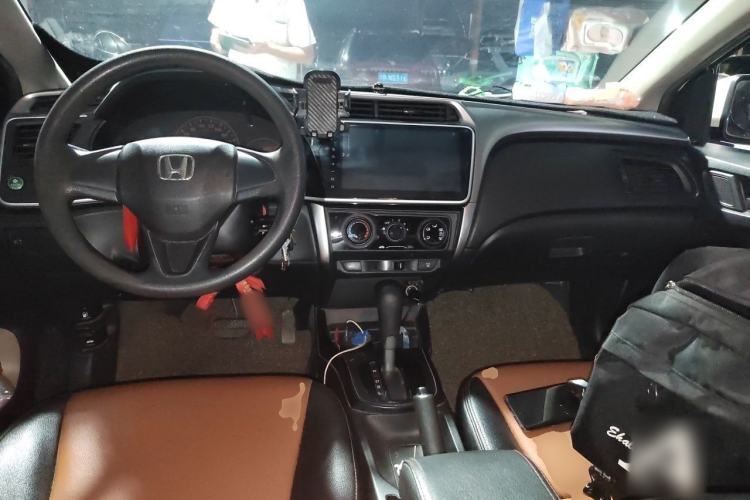 Used Honda City 2015 1.5L CVT Comfort Version Center Console