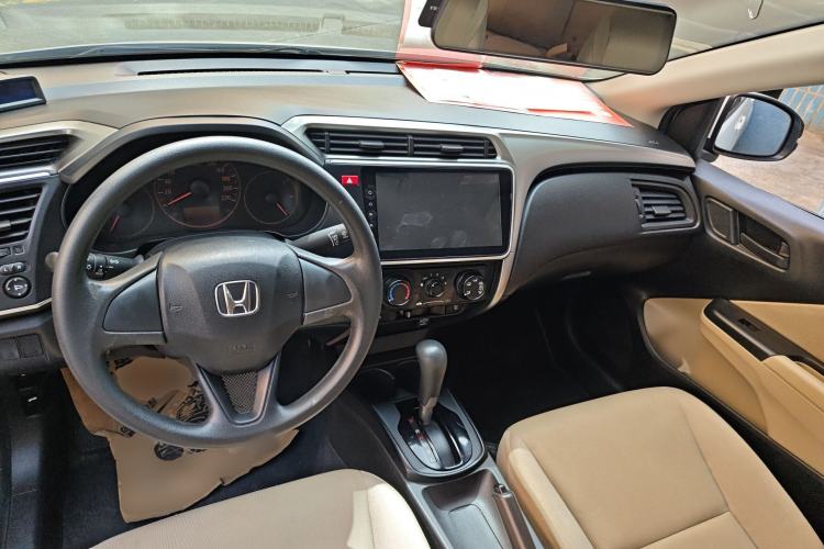 Used Honda City 2015 1.5L CVT Comfort Version Center Console