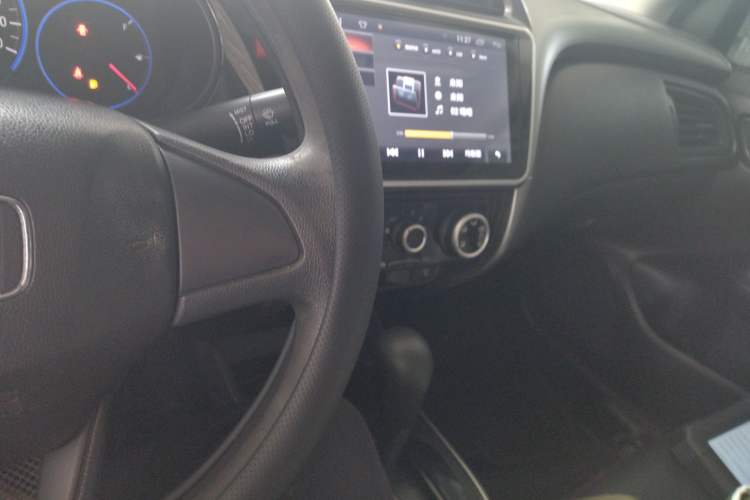 Used Honda City 2015 1.5L CVT Luxury Edition Center Console