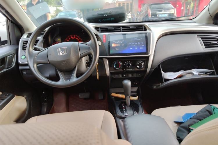Used Honda City 2015 1.5L CVT Comfort Version Center Console