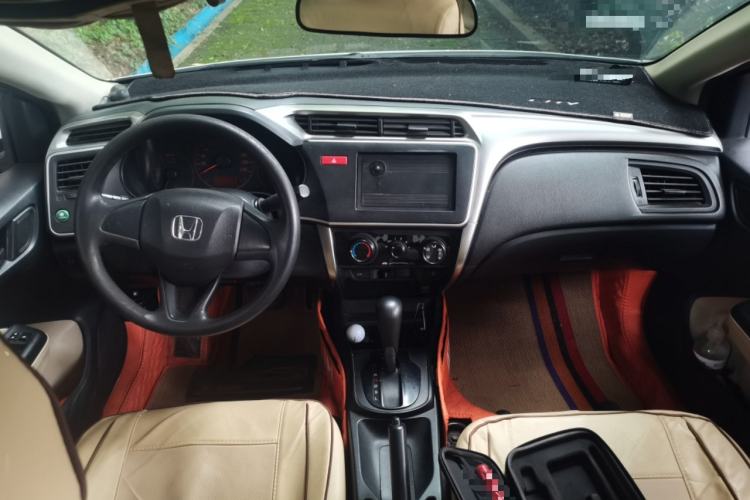 Used Honda City 2015 1.5L CVT Comfort Version Center Console