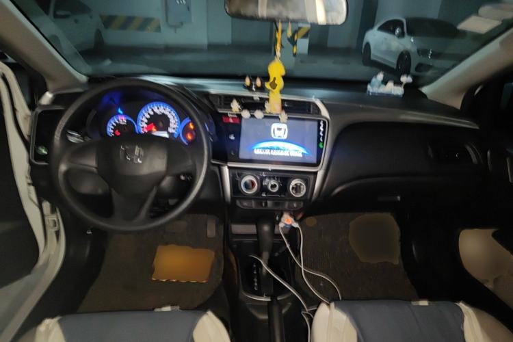 Used Honda City 2015 1.5L CVT Luxury Edition Center Console