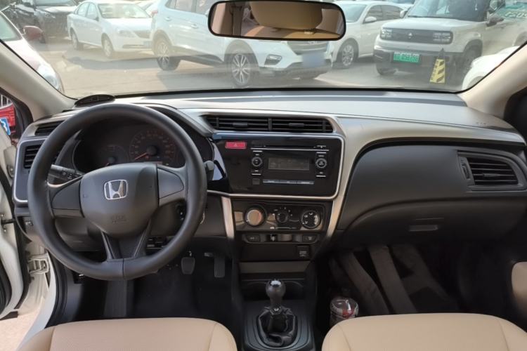 Used Honda City 2015 1.5L manual Comfort version Center Console