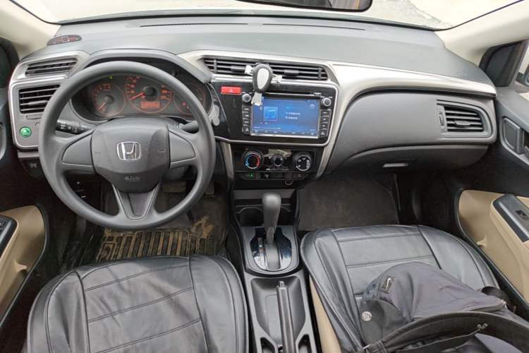Used Honda City 2015 1.5L CVT Comfort Version Center Console