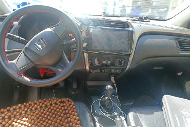 Used Honda City 2015 1.5L manual Comfort version Center Console