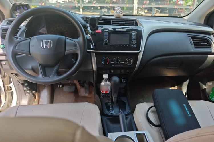 Used Honda City 2015 1.5L CVT Comfort Version Center Console