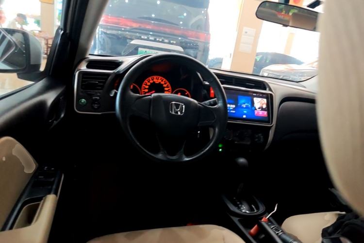 Used Honda City 2015 1.5L CVT Comfort Version Center Console