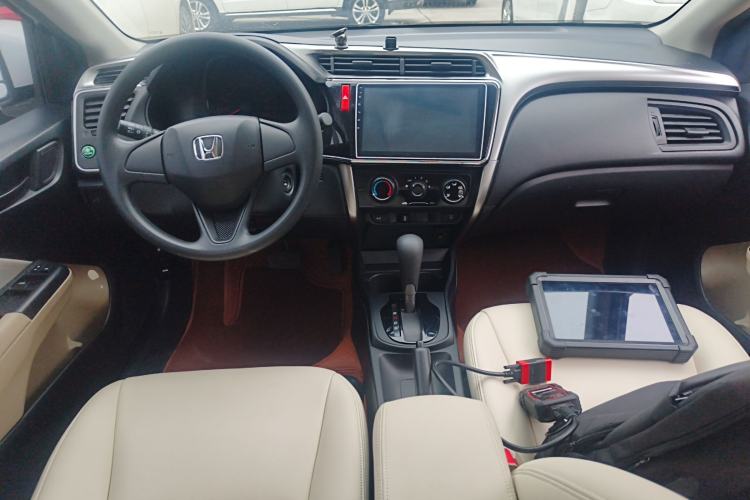 Used Honda City 2015 1.5L CVT Comfort Version Center Console