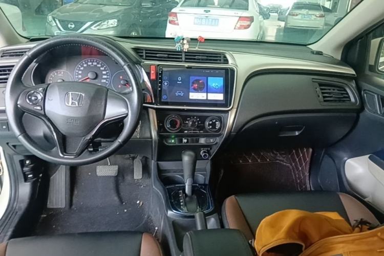 Used Honda City 2015 1.5L CVT Comfort Version Center Console