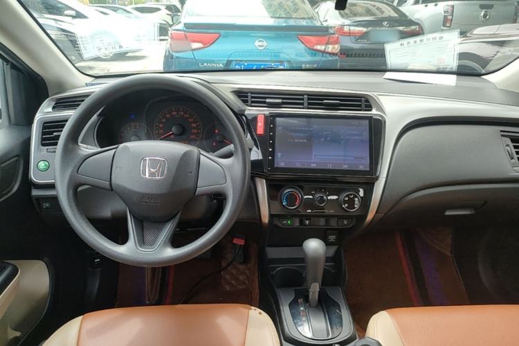 Used Honda City 2015 1.5L CVT Comfort Version Center Console