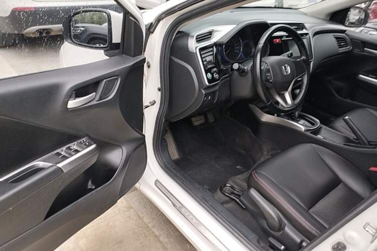 Used Honda City 2015 1.5L CVT Flagship Edition Driver Seat