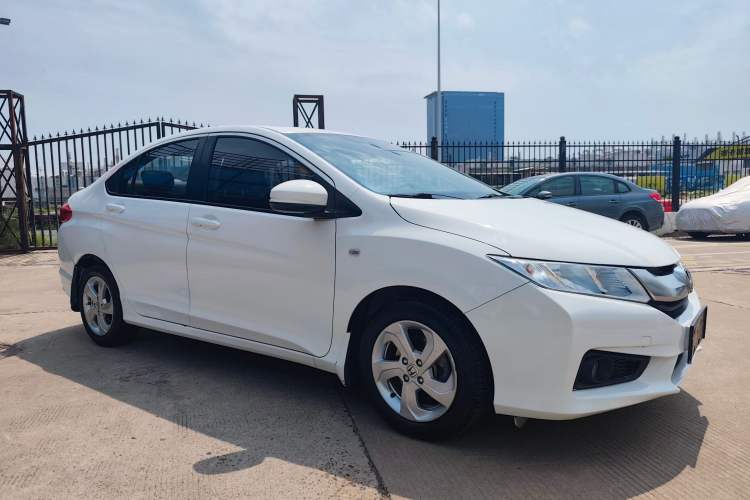 Used Honda City 2015 1.5L CVT Luxury Edition Exterior 2