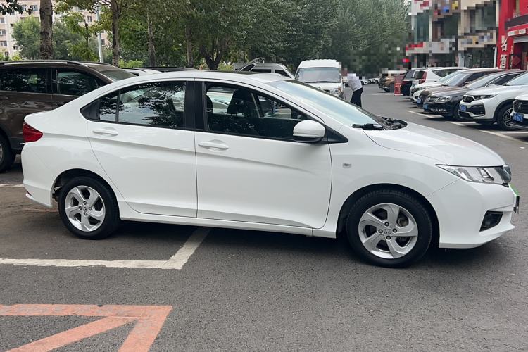 Used Honda City 2015 1.5L CVT Luxury Edition Exterior 2