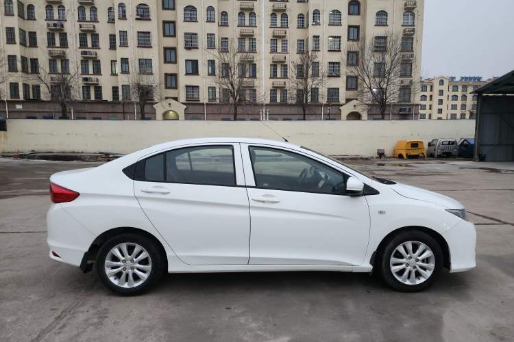 Used Honda City 2015 1.5L manual Comfort version Exterior 3