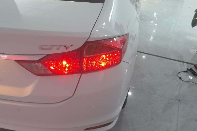 Used Honda City 2015 1.5L CVT Luxury Edition Exterior 3