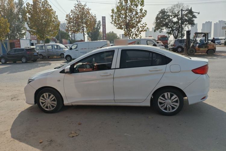 Used Honda City 2015 1.5L manual Comfort version Exterior 3