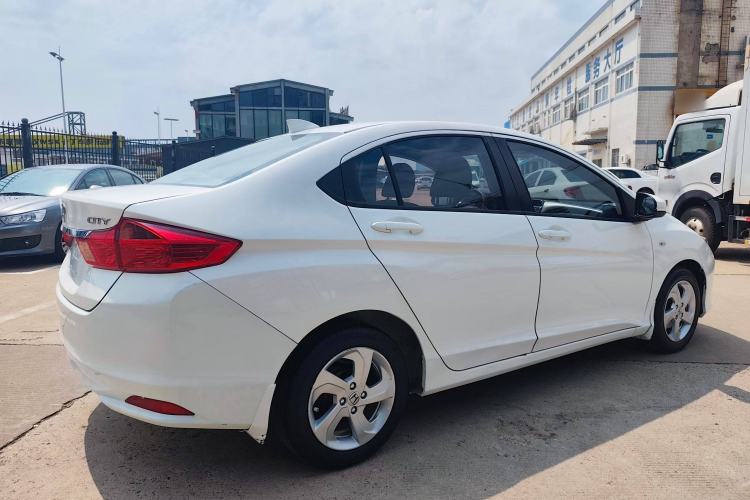 Used Honda City 2015 1.5L CVT Luxury Edition Exterior 5