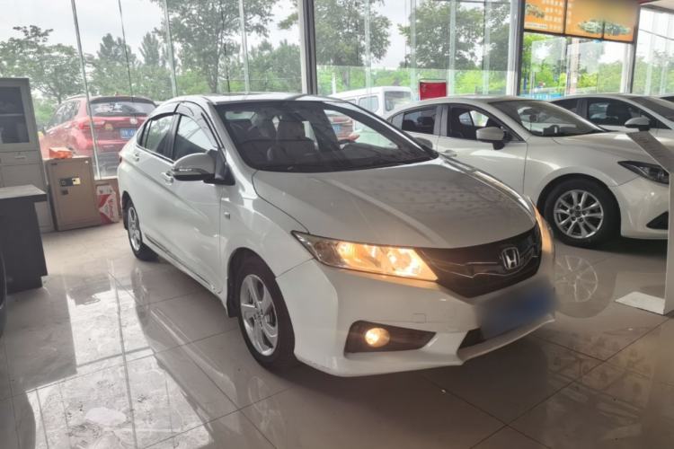 Used Honda City 2015 1.5L CVT Luxury Edition Front Right 45 Deg