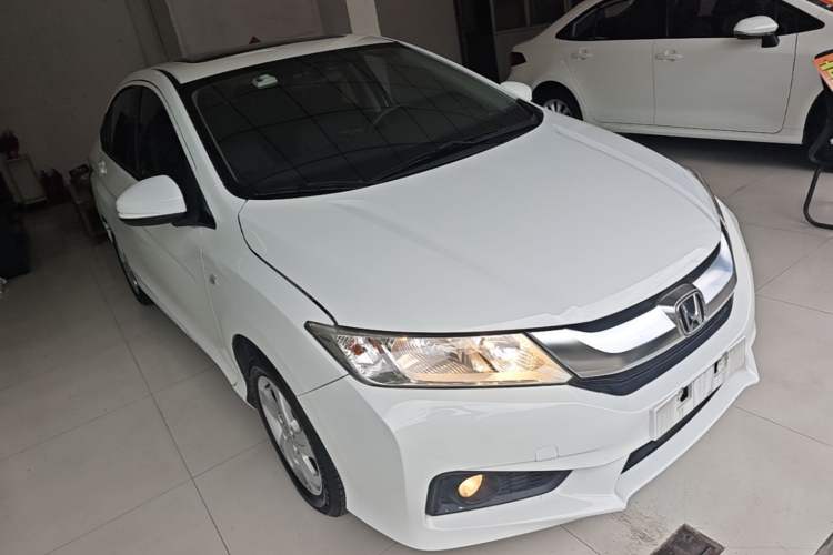 Used Honda City 2015 1.5L CVT Luxury Edition Front Right 45 Deg