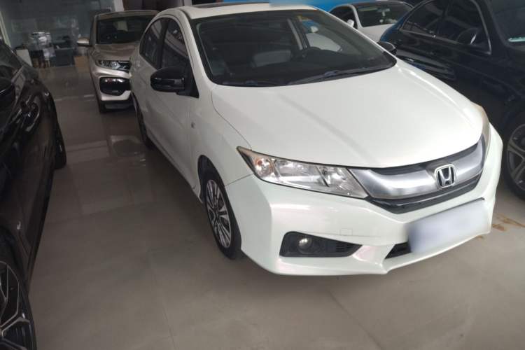 Used Honda City 2015 1.5L CVT Luxury Edition Front Right 45 Deg