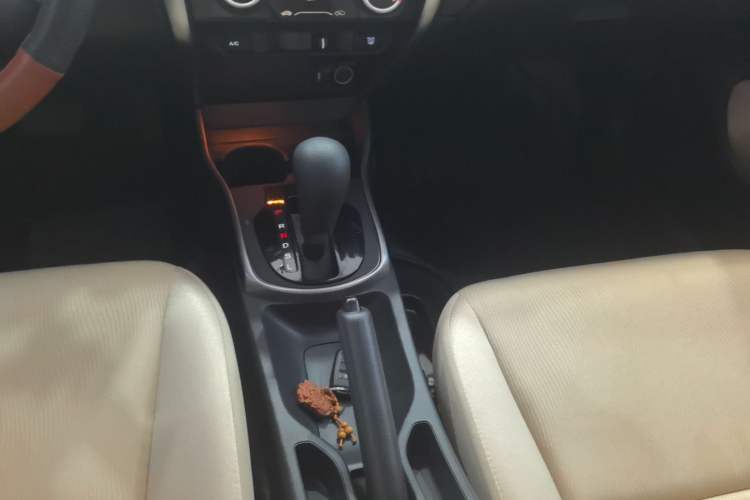 Used Honda City 2015 1.5L CVT Luxury Edition Gear Lever