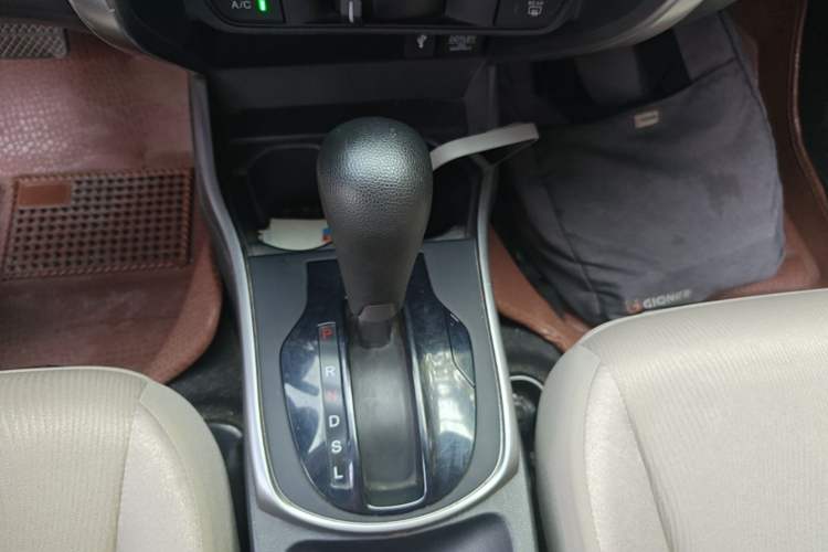 Used Honda City 2015 1.5L CVT Luxury Edition Gear Lever