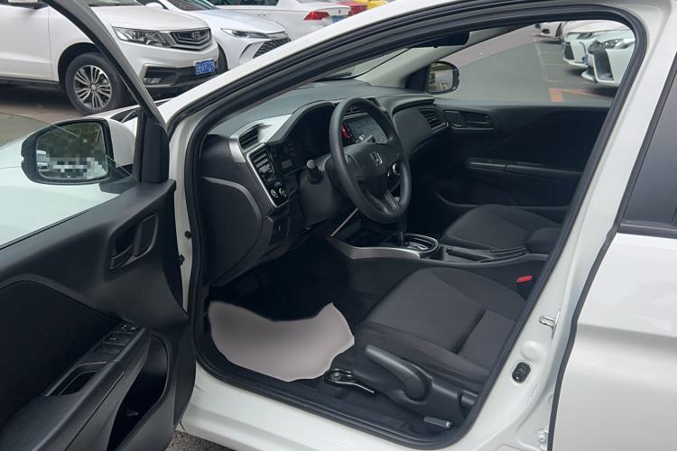 Used Honda City 2015 1.5L CVT Luxury Edition Interior 2
