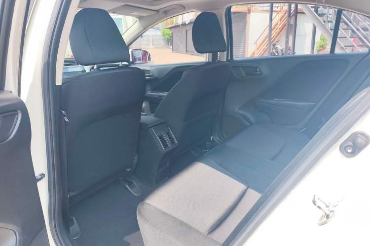 Used Honda City 2015 1.5L CVT Luxury Edition Interior 3