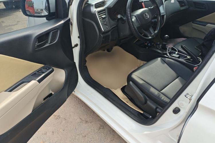 Used Honda City 2015 1.5L manual Comfort version Interior 3