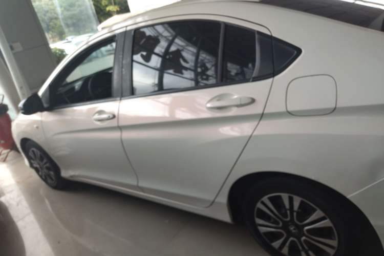 Used Honda City 2015 1.5L CVT Luxury Edition Left Side