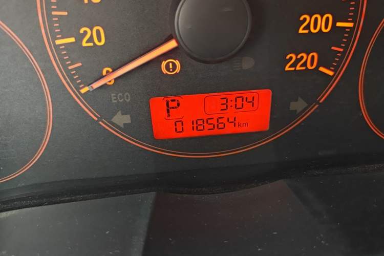 Used Honda City 2015 1.5L CVT Comfort Version Odometer Close Up