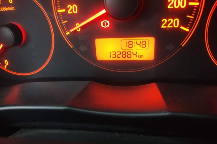 Used Honda City 2015 1.5L manual Comfort version Odometer Close Up