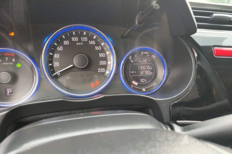 Used Honda City 2015 1.5L CVT Flagship Edition Odometer Close Up