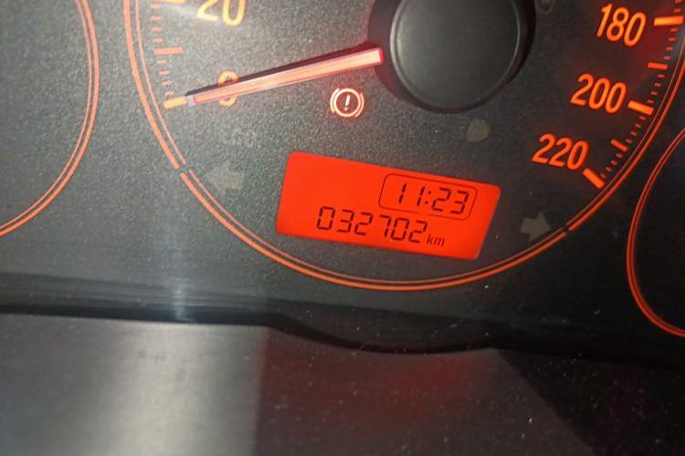 Used Honda City 2015 1.5L manual Comfort version Odometer Close Up