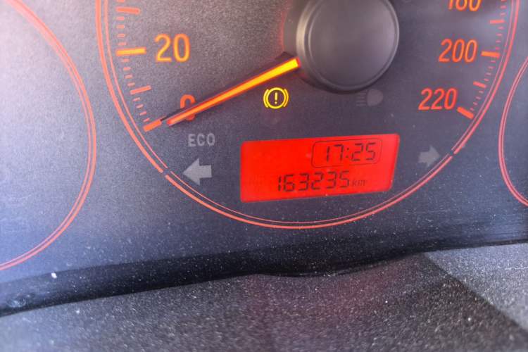 Used Honda City 2015 1.5L manual Comfort version Odometer Close Up