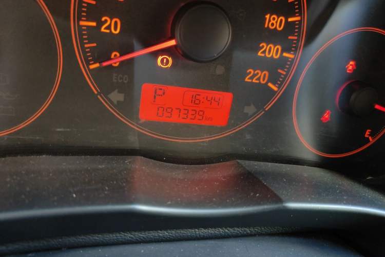 Used Honda City 2015 1.5L CVT Comfort Version Odometer Close Up