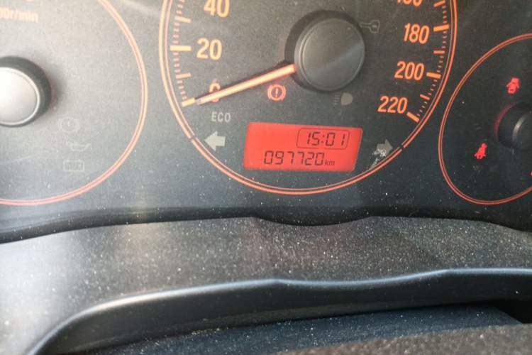 Used Honda City 2015 1.5L manual Comfort version Odometer Close Up